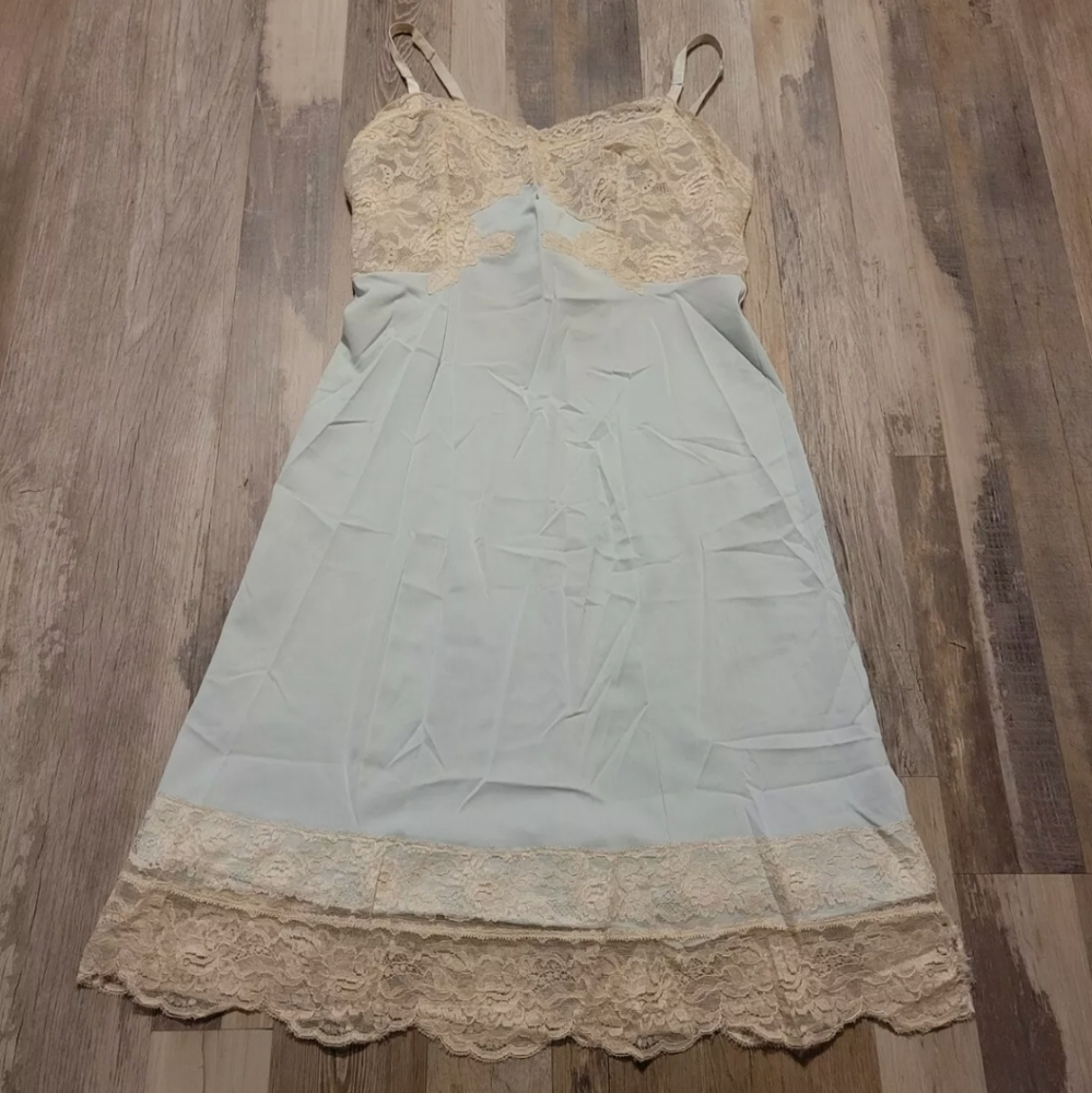Vintage 50s 60s Kickernick Baby blue Ivory lace Slip size 34 Nylon